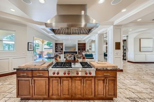 1814 Main St, Huntington Beach CA  92648-2725 exterior