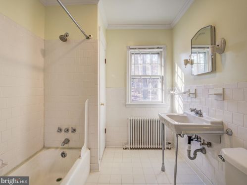 12500 Meadowood Dr, Silver Spring MD 20904-2928 exterior