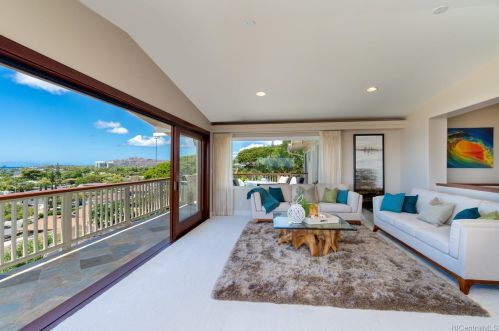 4990 Poola St, Honolulu HI  96821-1458 exterior