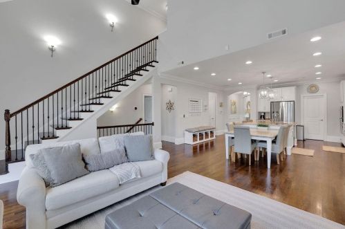 3573 Brookleigh Ln, Atlanta GA  30319-2219 exterior