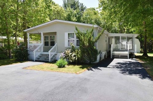 12 Giovanni Rose Ct, Coventry, RI 02816-4035
