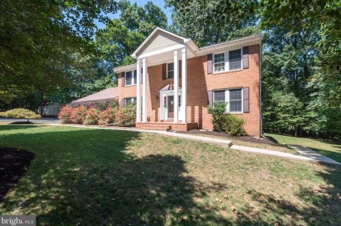 1752 Dressage Dr, Herndon, VA 20190-5403