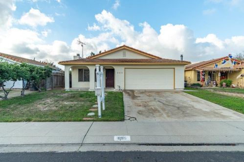 905 Hacienda Ave, Manteca, CA 95336-3319