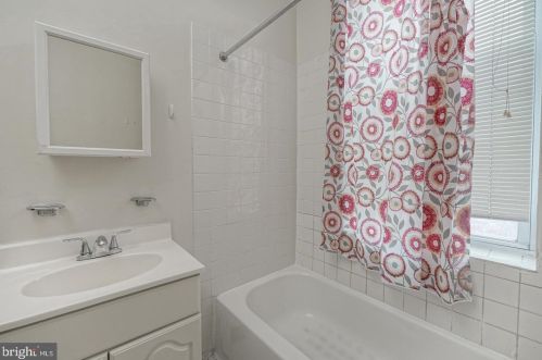 1542 15 St, Philadelphia PA 19146-4806 exterior