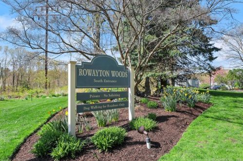 156 Rowayton Woods Dr, Norwalk, CT 06854-3942
