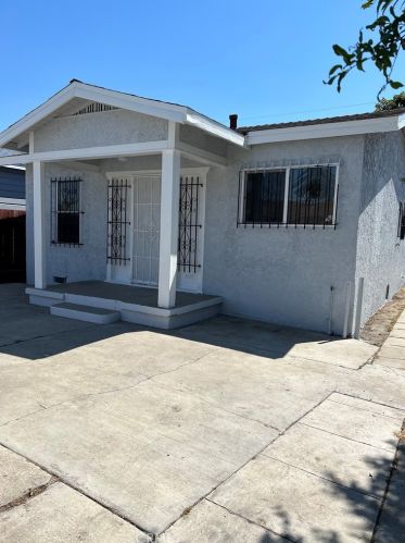 704 Cressey St, Compton, CA 90222-3531