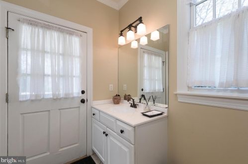 19 Derwent Dr, Princeton NJ  08540-7551 exterior