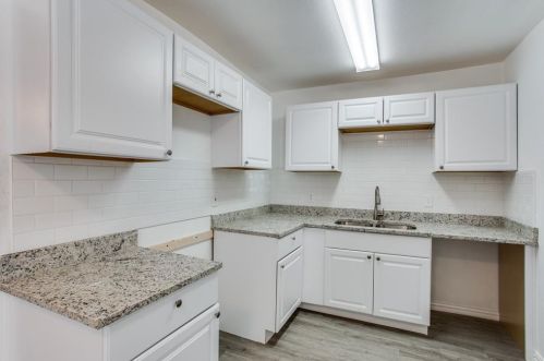 6025 Tallie Rd, Fort Worth TX  76112-7933 exterior