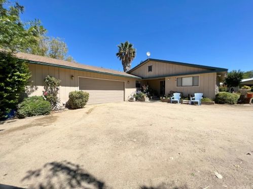 7180 Breslin Ln, Lake Nacimiento, CA 93446-7006