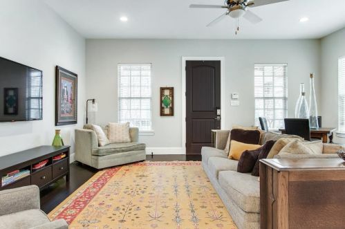 2240 Longwood Dr, Carrollton TX 75010-4911 exterior