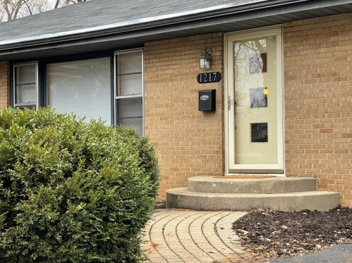1217 Mayfield Ave, Joliet, IL 60435-5851