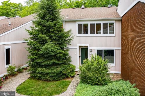 16 Cameron Ct, Princeton, NJ 08540-3924