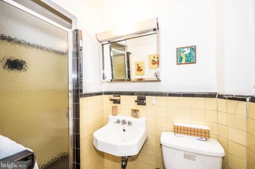 8921 2 Ave, Silver Spring MD 20910-2149 exterior