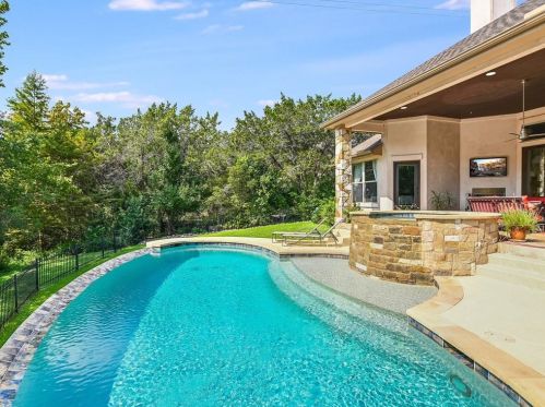 1501 Cyn Edge Dr, Austin TX  78733-2000 exterior