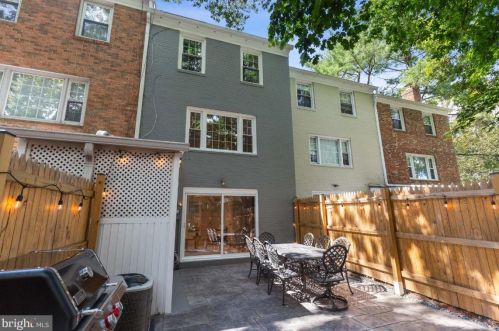 6605 Burlington Pl, Springfield VA  22152-2001 exterior