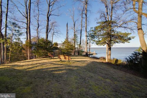 290 Haulover Cir, Montross, VA 22520-8809