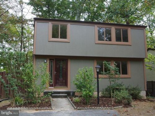 2307 Whitetail Ct, Herndon, VA 20191-3017