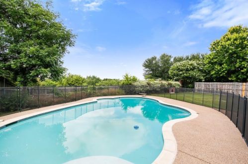 8021 Slide Rock Rd, Fort Worth, TX 76137-5235