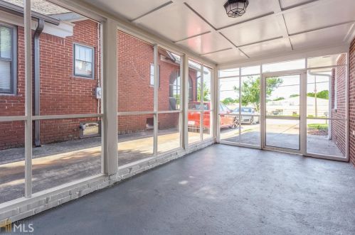 2580 Harris St, Atlanta GA  30344-2624 exterior