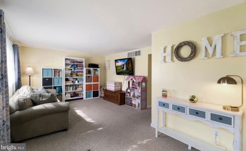 13 Ferndale Dr, Runnemede, NJ 08078-1819