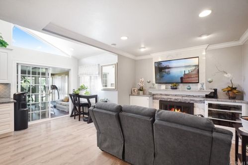 260 Brookside Ct, Anaheim CA  92808-1204 exterior