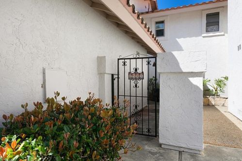 6545 Corte Valdez, Carlsbad, CA 92009-4557