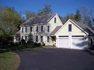 97 Royal Range Rd, Sandown, NH 03873-2130