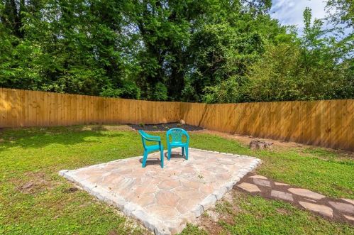 136 Burbank Dr, Atlanta GA  30314-2521 exterior