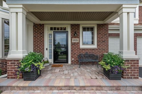 1928 Westleigh Dr, Glenview, IL 60025-7620