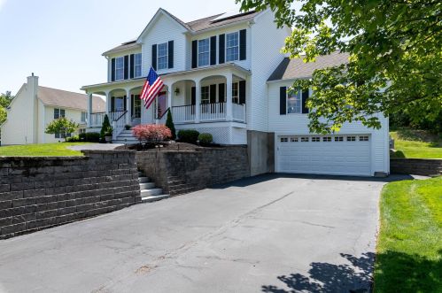 4 Chokeberry Ln, Nashua, NH 03062-3092