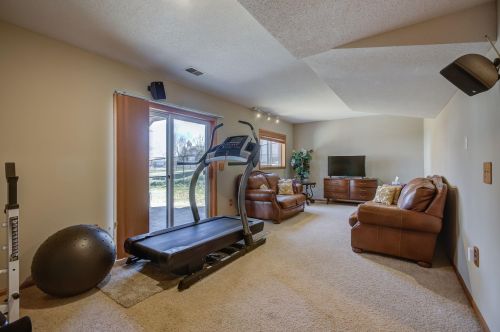 679 Falcon Rdg Rd, Saint Paul MN  55125-1457 exterior