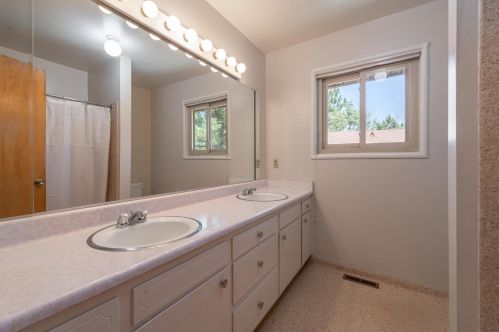 11553 Ridge Rd, Truckee CA  96161-4920 exterior