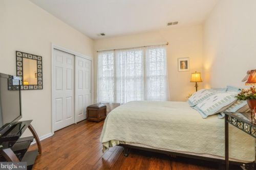 39 Mockingbird Dr, Trenton NJ  08690-3565 exterior