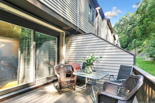 196 New Haven Ave, Derby CT  06418-2100 exterior