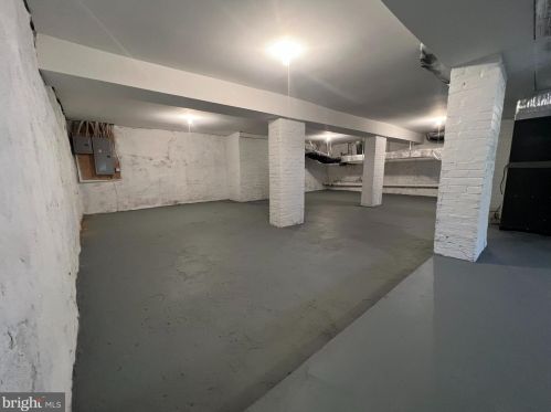 6805 11 St, Philadelphia PA 19147-1244 exterior