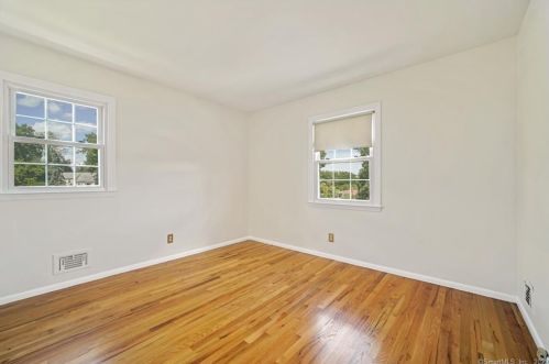 26 Cambridge Dr, Greenwich CT  06831-4134 exterior