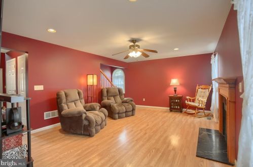 1113 Shannon Ln, Carlisle, PA 17013-1784