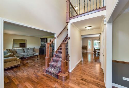 2528 River Woods Dr, Naperville, IL 60565-6321