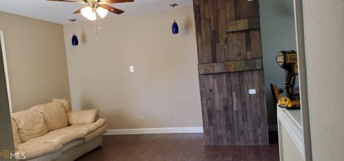 111 Lockwood Dr, Warner Robins, GA 31093-1621