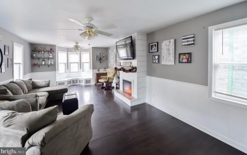 230 Somerset St, Gloucester, NJ 08030-1747