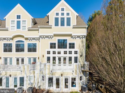 2084 Beacon Heights Dr, Herndon, VA 20191-4847