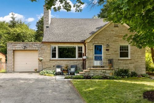 346 Jocelyn Pl, Highwood, IL 60040-1511