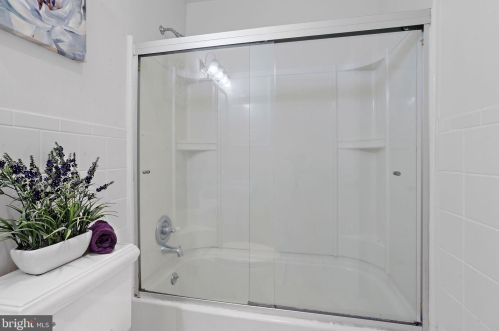 8335 Collins Ave, Camden NJ  08109-3568 exterior