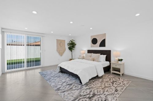 300 Brookhurst St, Anaheim CA  92801-5608 exterior