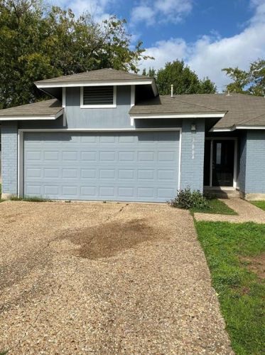 7004 Dubuque Ln, Austin TX  78723-2325 exterior