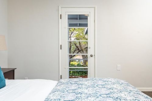 5124 Ln Crescenta Ave, Glendale CA 91214-2117 exterior