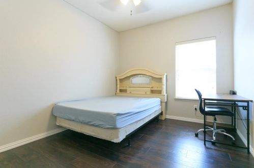 1101 Whistle Stop Dr, Fort Worth TX 76131-4924 exterior