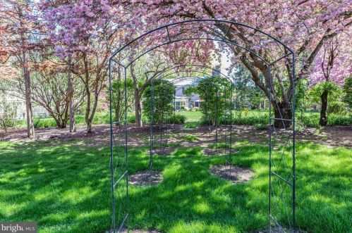 1075 Great Rd, Princeton NJ  08540-1246 exterior