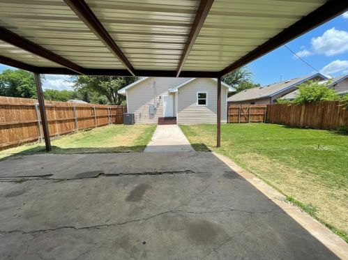 1300 Elmwood Ave, Fort Worth TX  76104-5735 exterior