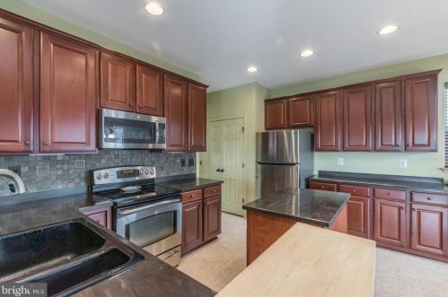 228 Lord Fairfax St, Charles Town WV  25414-2607 exterior